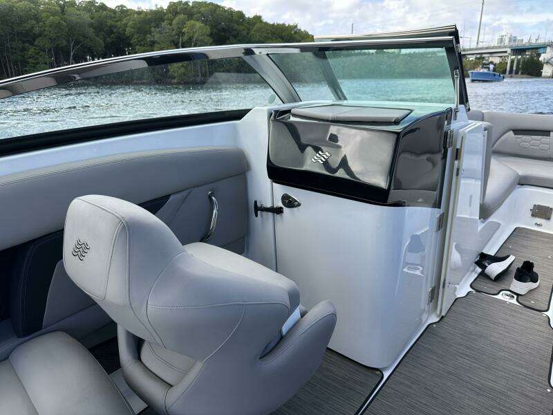 26ft Four Winns Yacht For Sale