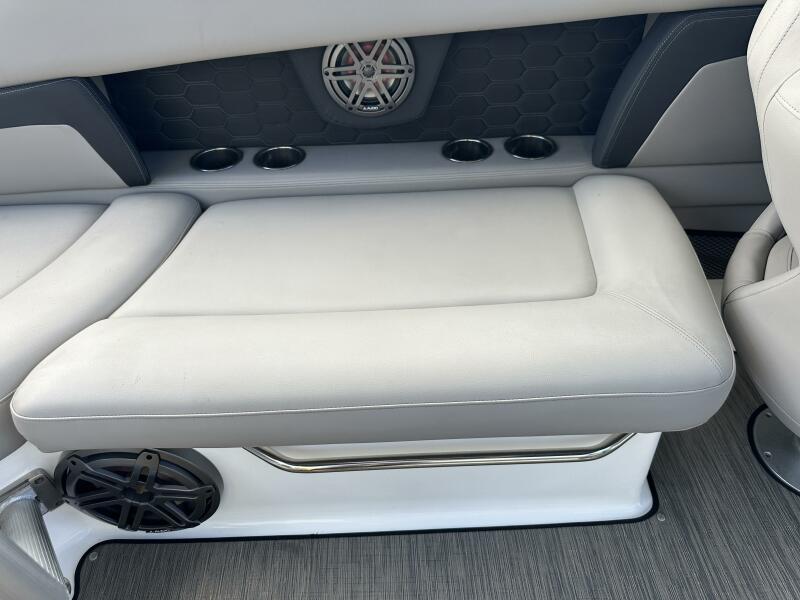 26' 2022 Four Winns HD8 OB