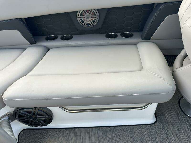 26ft Four Winns Yacht For Sale