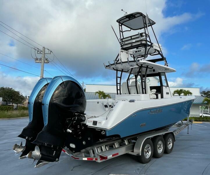 33' 2022 Everglades 335 Center Console