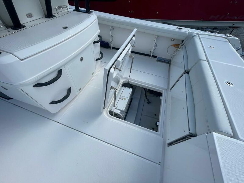 33' 2022 Everglades 335 Center Console