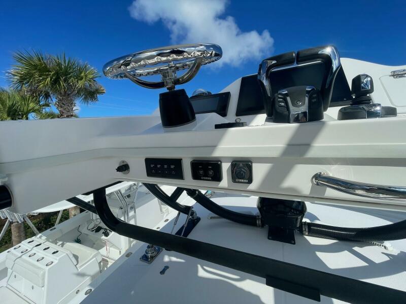 33' 2022 Everglades 335 Center Console