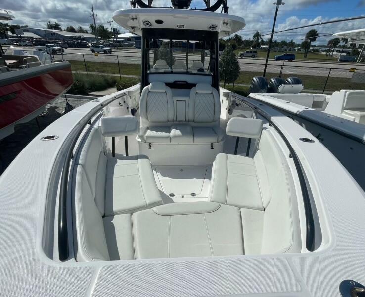33' 2022 Everglades 335 Center Console