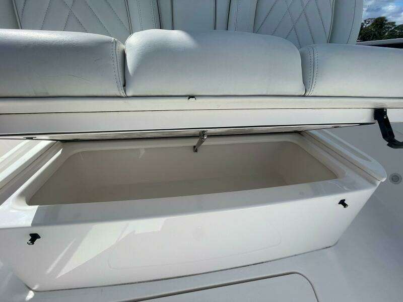 Everglades 335 Center Console -