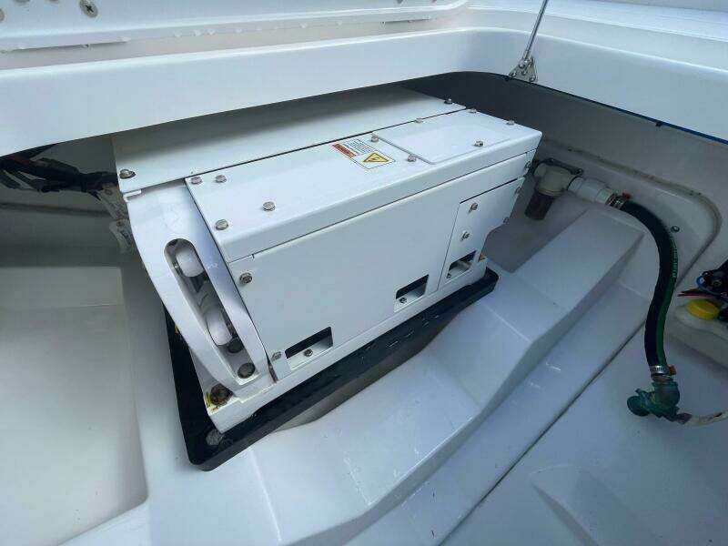 Everglades 335 Center Console -