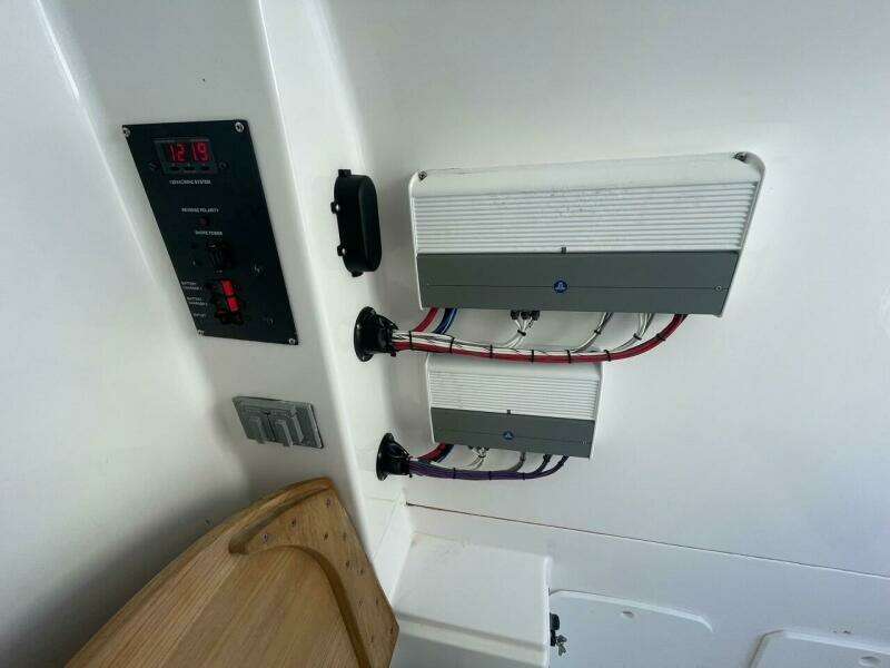 Everglades 335 Center Console -