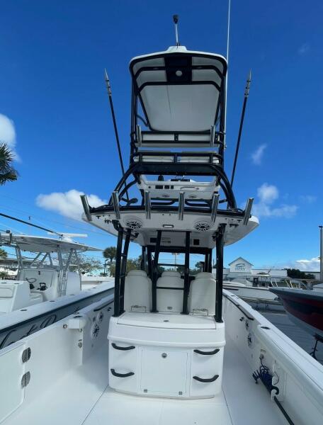 33' 2022 Everglades 335 Center Console