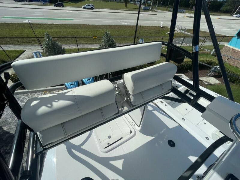 33' 2022 Everglades 335 Center Console