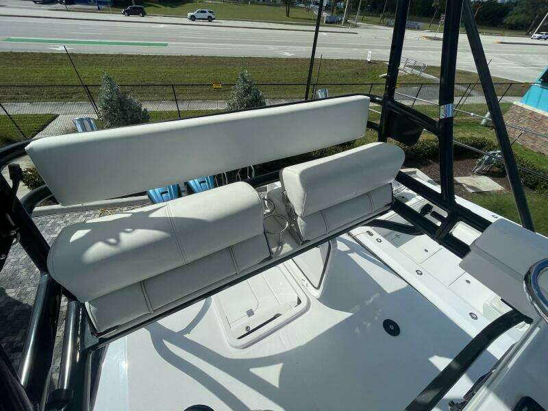 Everglades 335 Center Console -