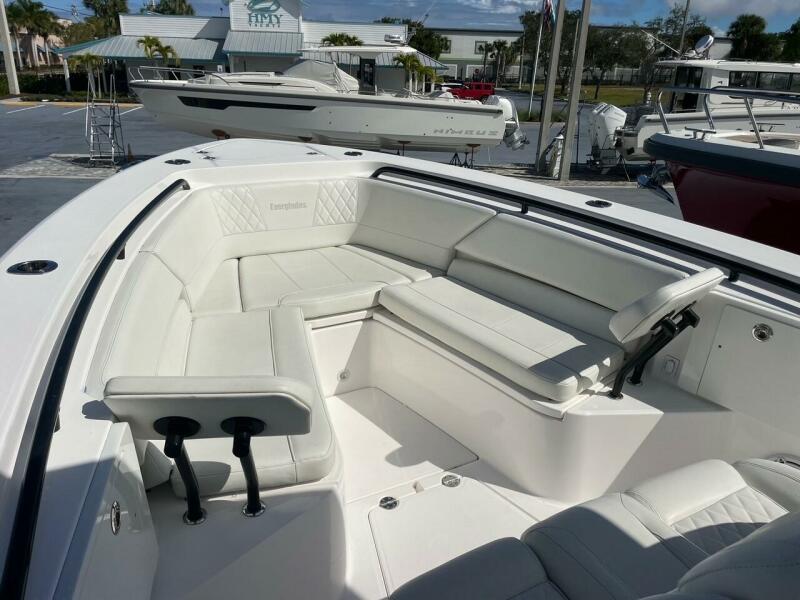 33' 2022 Everglades 335 Center Console