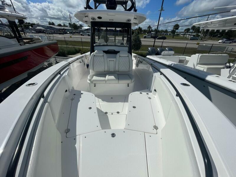 33' 2022 Everglades 335 Center Console