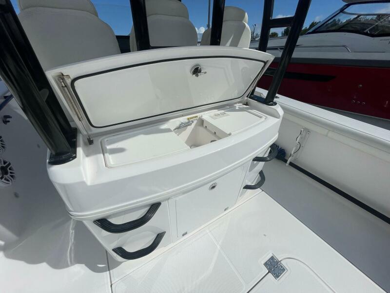 33' 2022 Everglades 335 Center Console