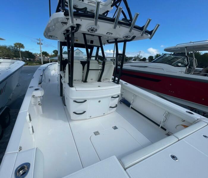 33' 2022 Everglades 335 Center Console