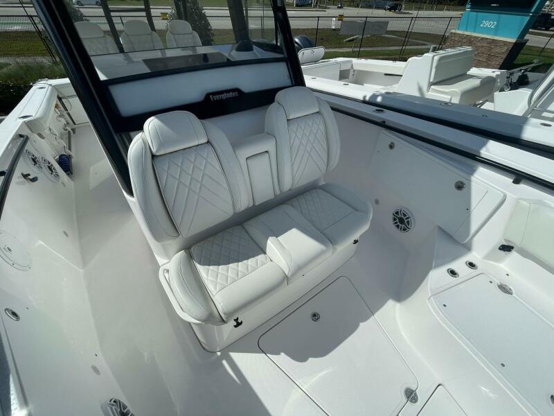 33' 2022 Everglades 335 Center Console