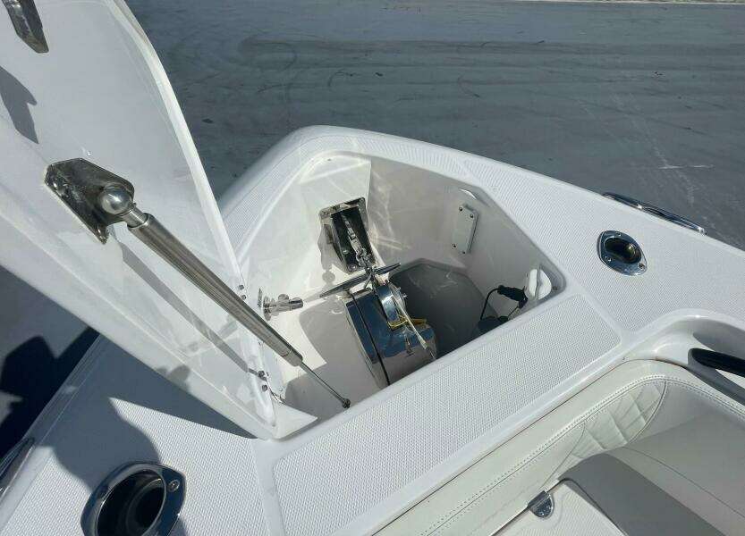 Everglades 335 Center Console -