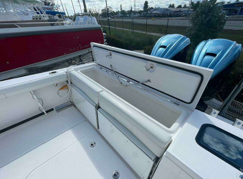Everglades 335 Center Console -