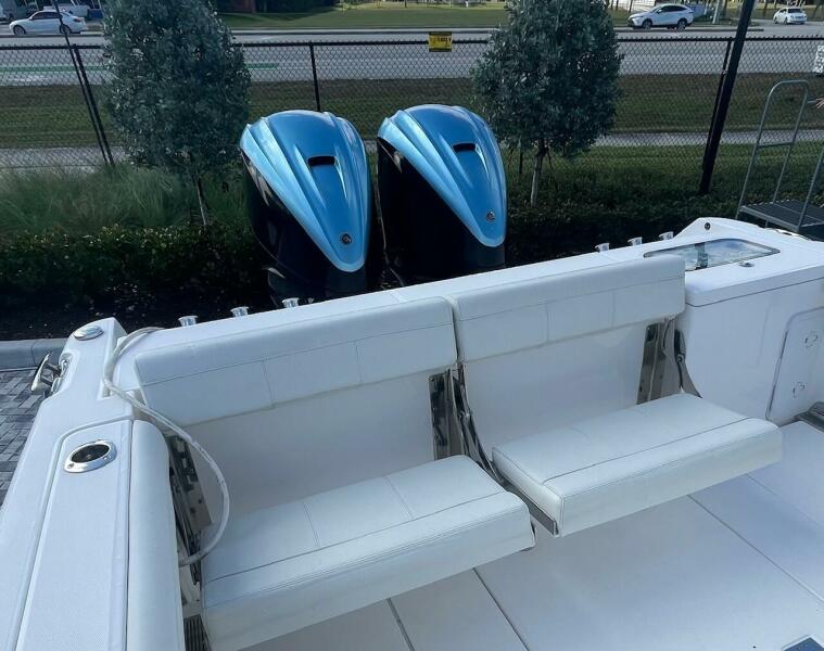 33' 2022 Everglades 335 Center Console