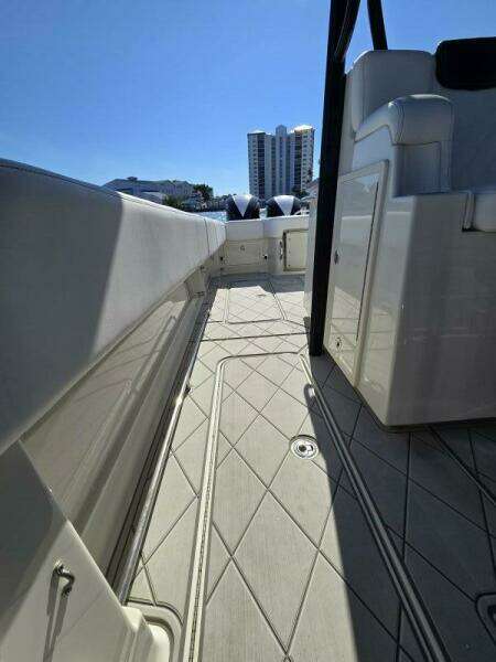 42ft HCB Yacht For Sale