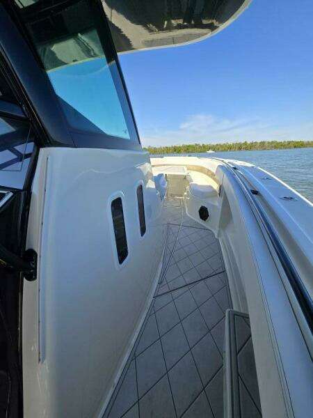 42ft HCB Yacht For Sale