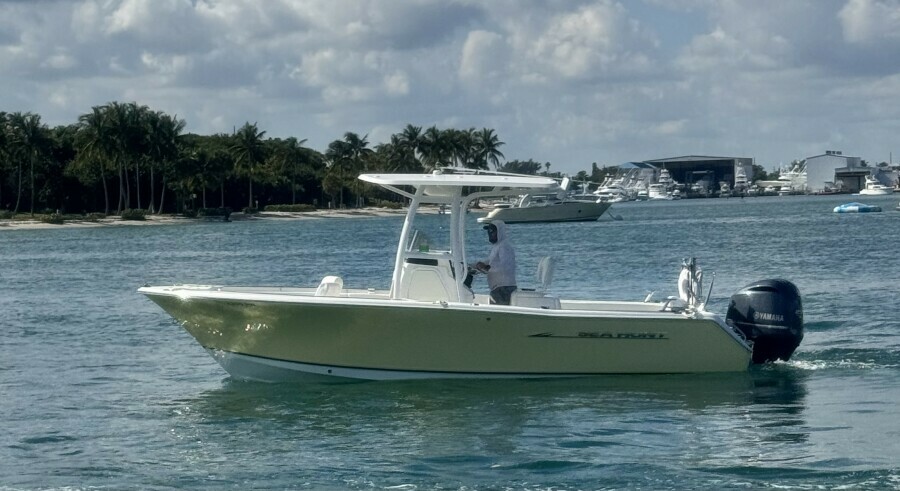 23' 2013 Sea Hunt 234 Ultra