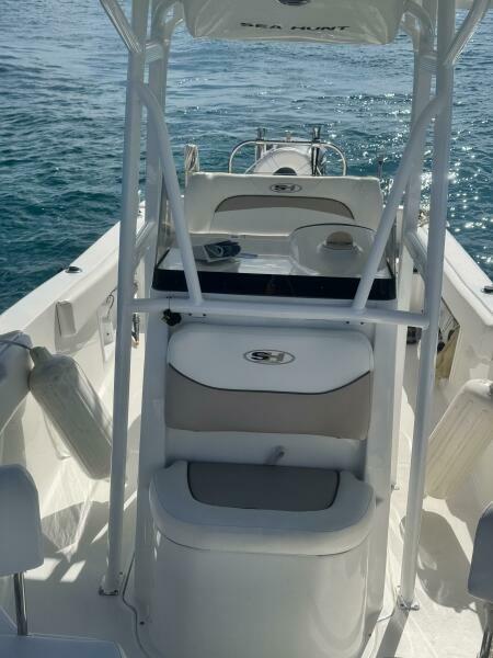 23' 2013 Sea Hunt 234 Ultra