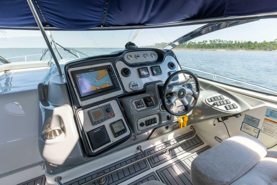 50' 2005 Cruisers Yachts 500 Express