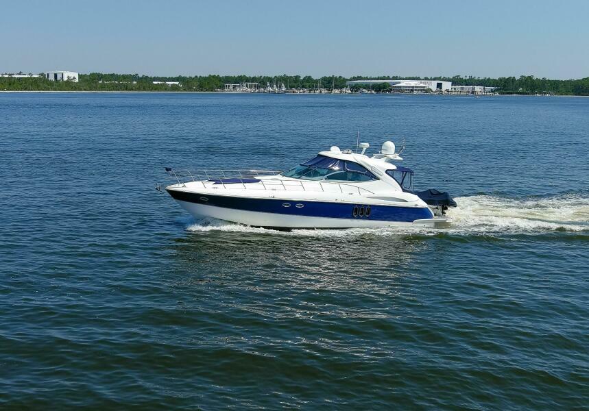 50' 2005 Cruisers Yachts 500 Express