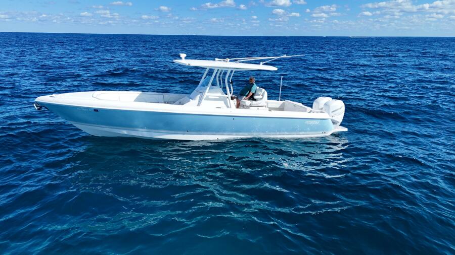 32' 2019 Intrepid 327