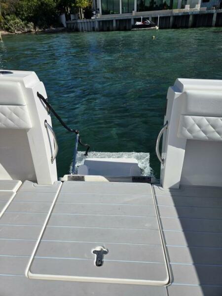 32' 2019 Intrepid 327