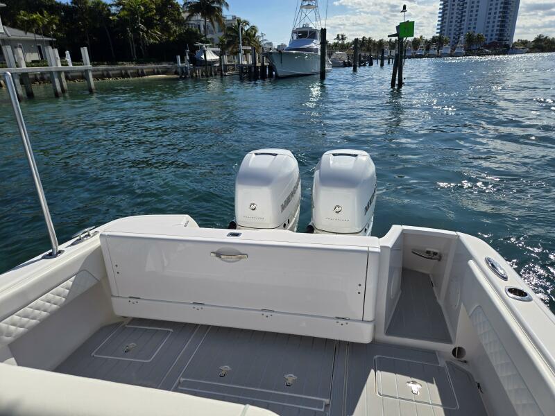 32' 2019 Intrepid 327