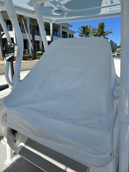 32' 2019 Intrepid 327