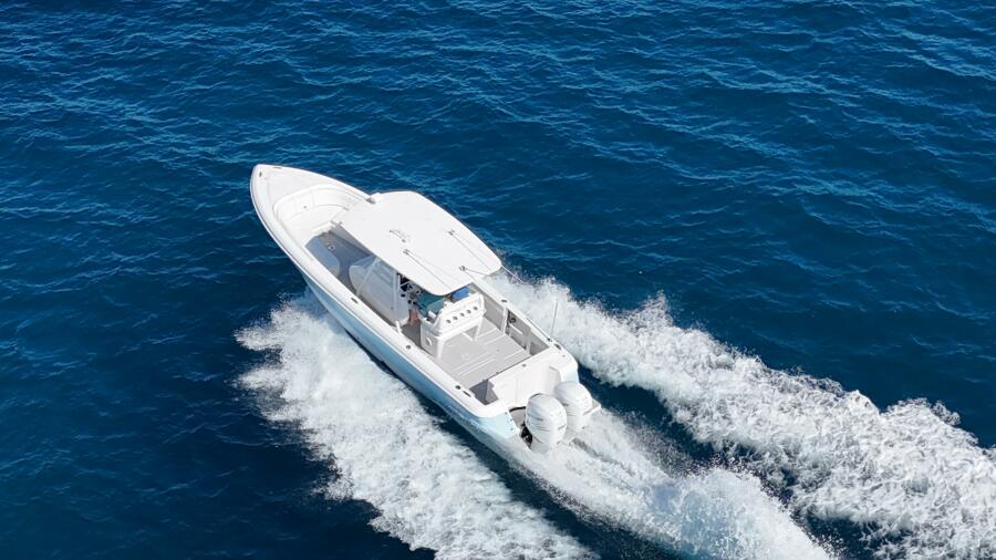 32' 2019 Intrepid 327