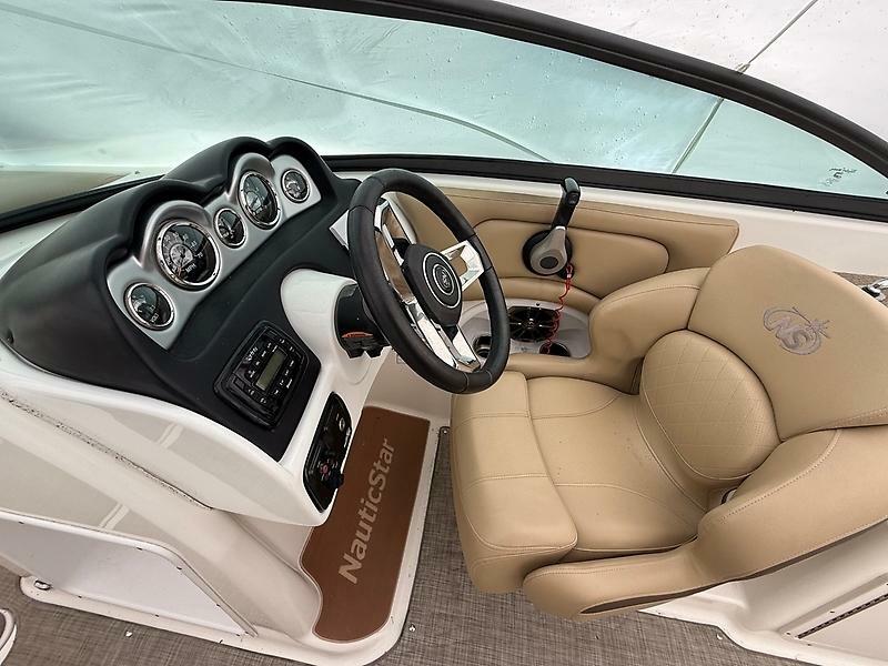 24' 2019 NauticStar 243 DC