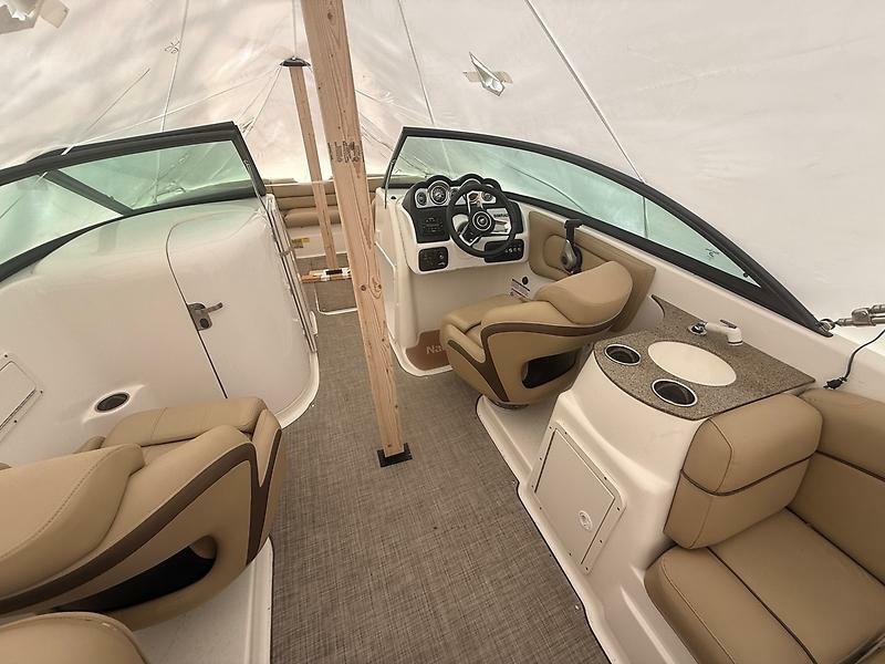 24' 2019 NauticStar 243 DC