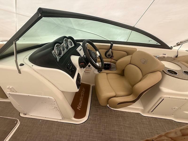 24' 2019 NauticStar 243 DC