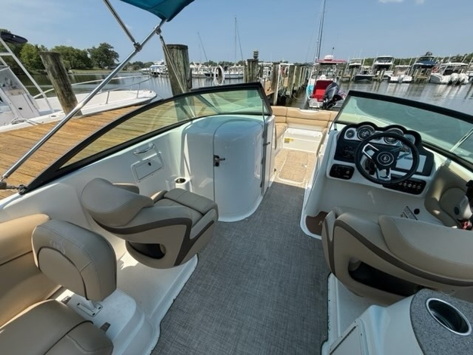 2019 NauticStar 243 DC