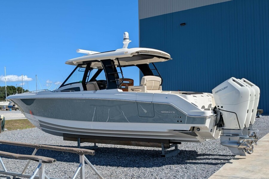 35' 2024 Boston Whaler 350 Realm