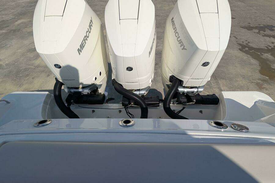 2024 Boston Whaler 350 Realm