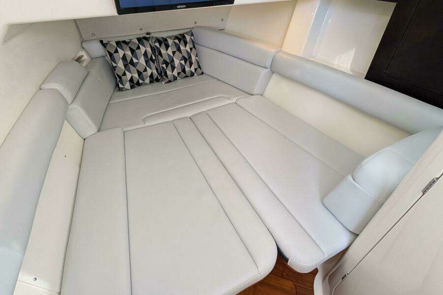 2024 Boston Whaler 350 Realm