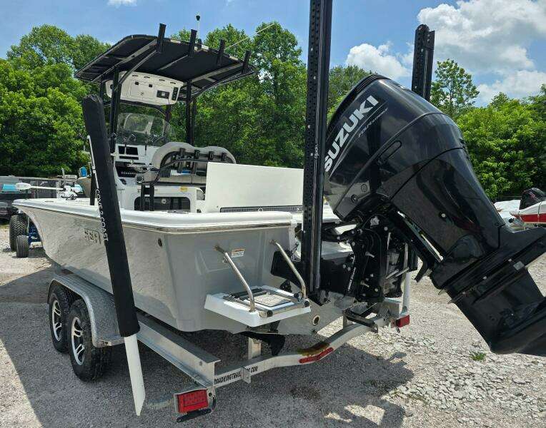 2023 Sea Pro 248 Bay