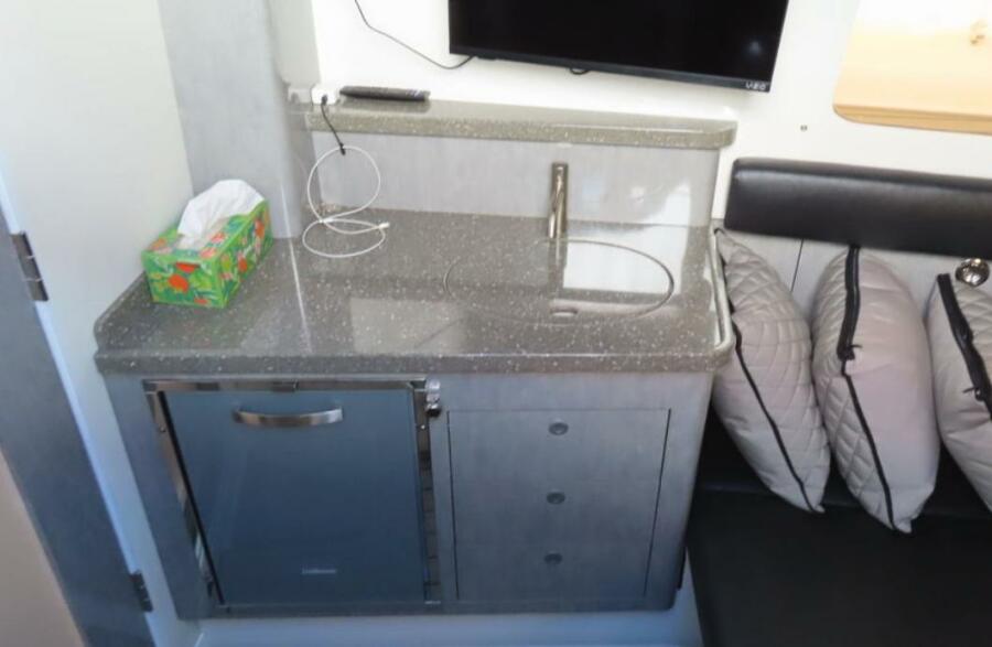 53' 2018 HCB 53 Suenos