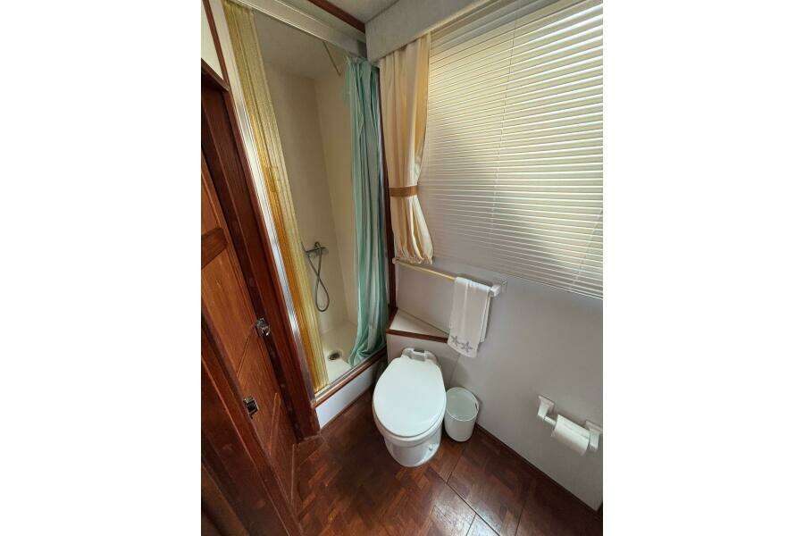 1994 Harbor Master 52 Coastal Cruiser