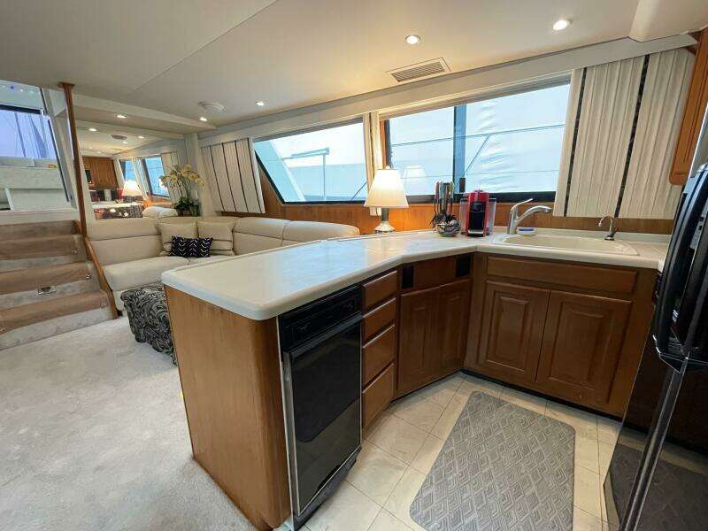 Galley-Salon