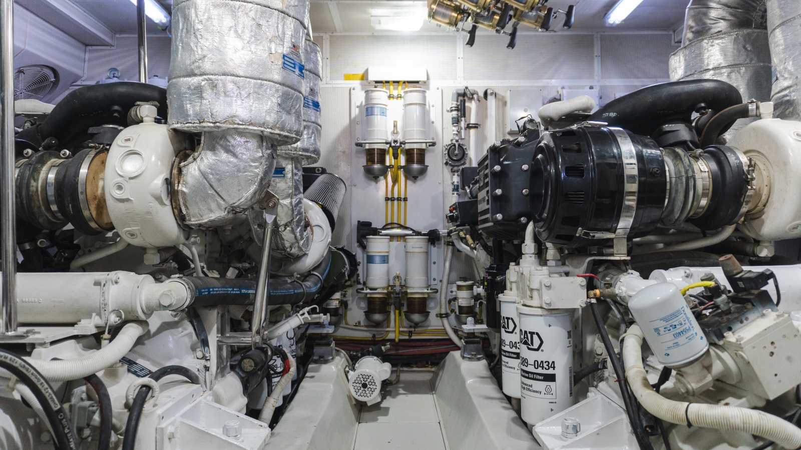 69' 2012 McKinna 69 Skylounge