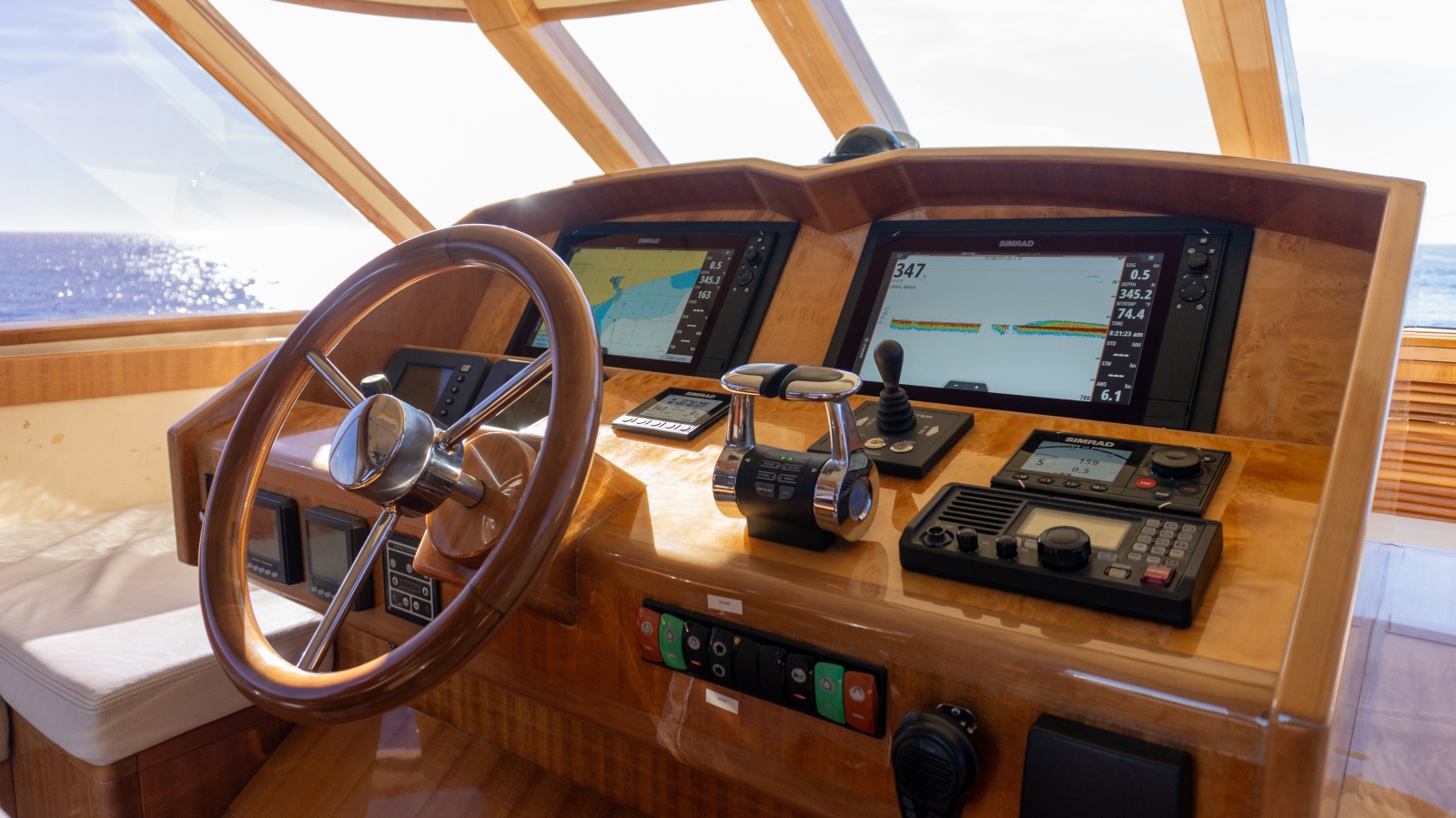 69' 2012 McKinna 69 Skylounge