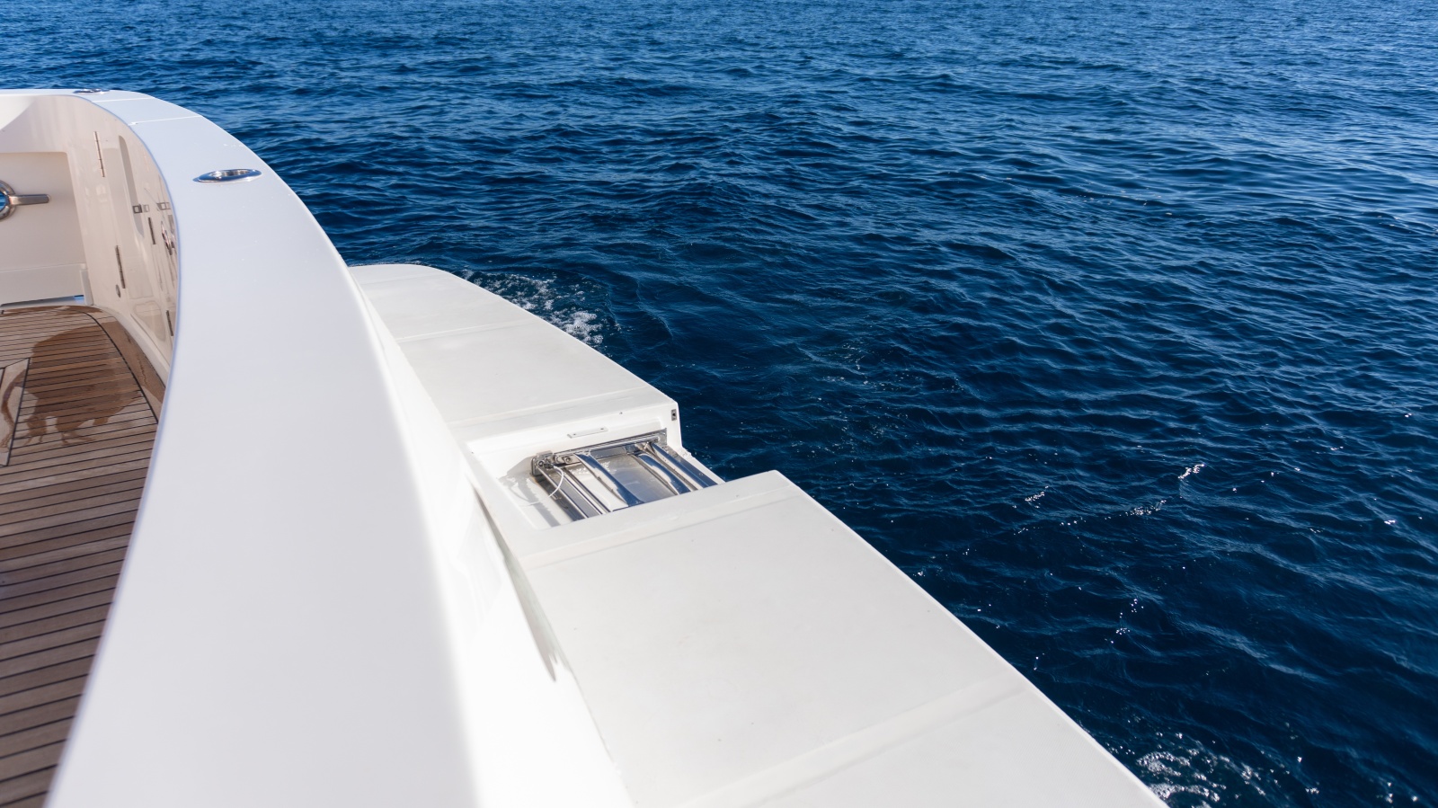 69' 2012 McKinna 69 Skylounge