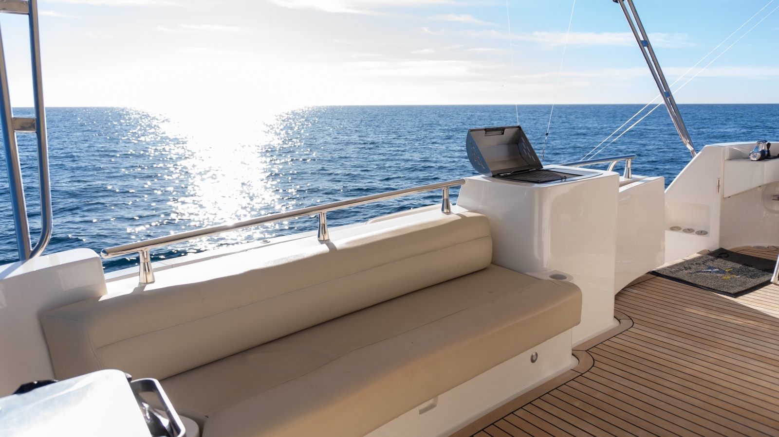 2012 McKinna 69 Skylounge