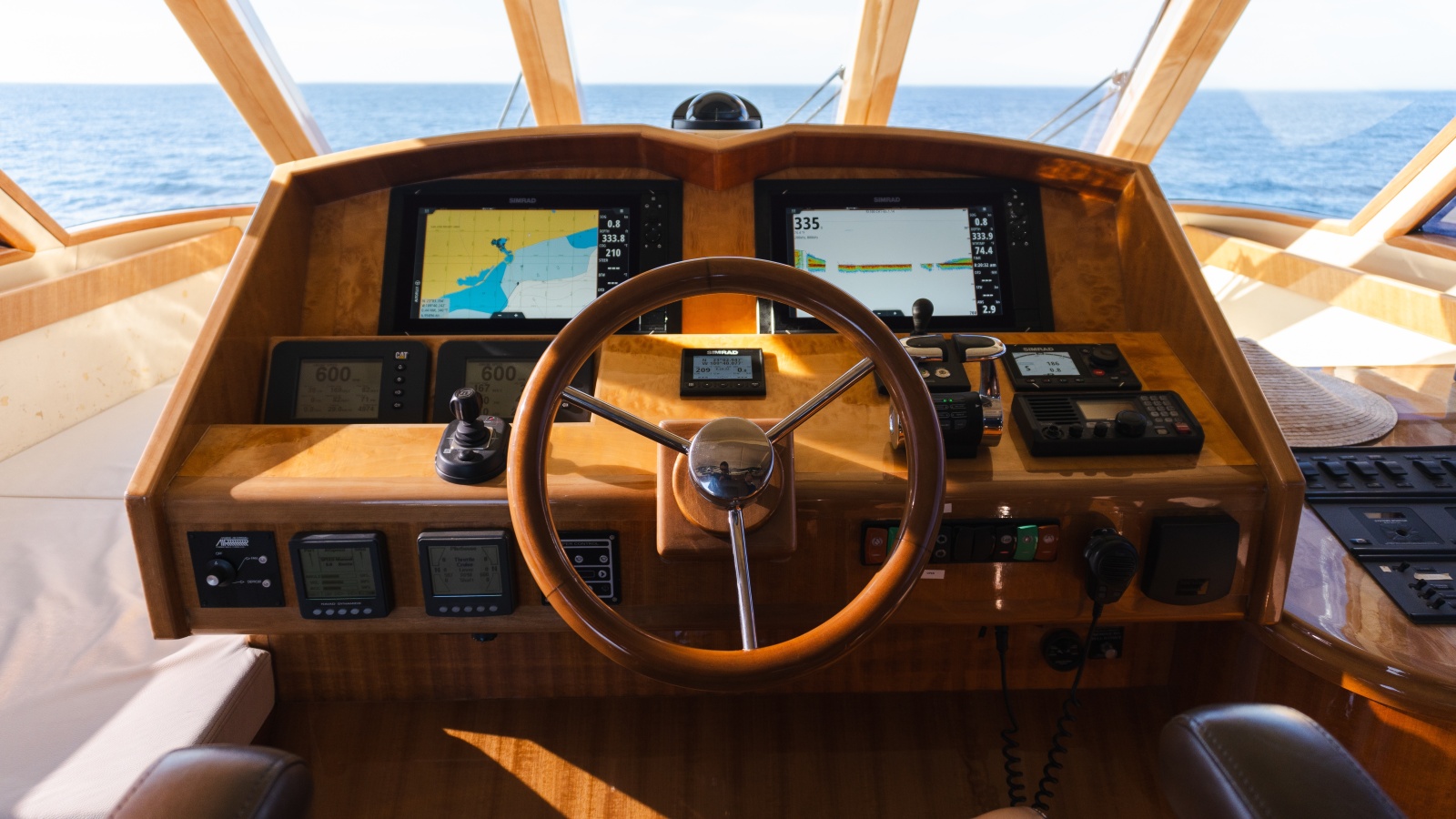 69' 2012 McKinna 69 Skylounge