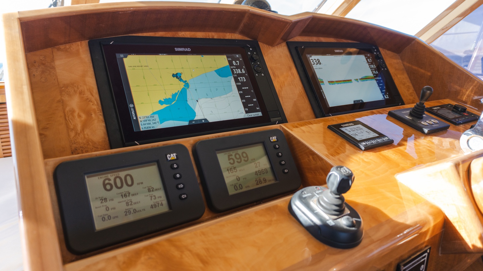 69' 2012 McKinna 69 Skylounge