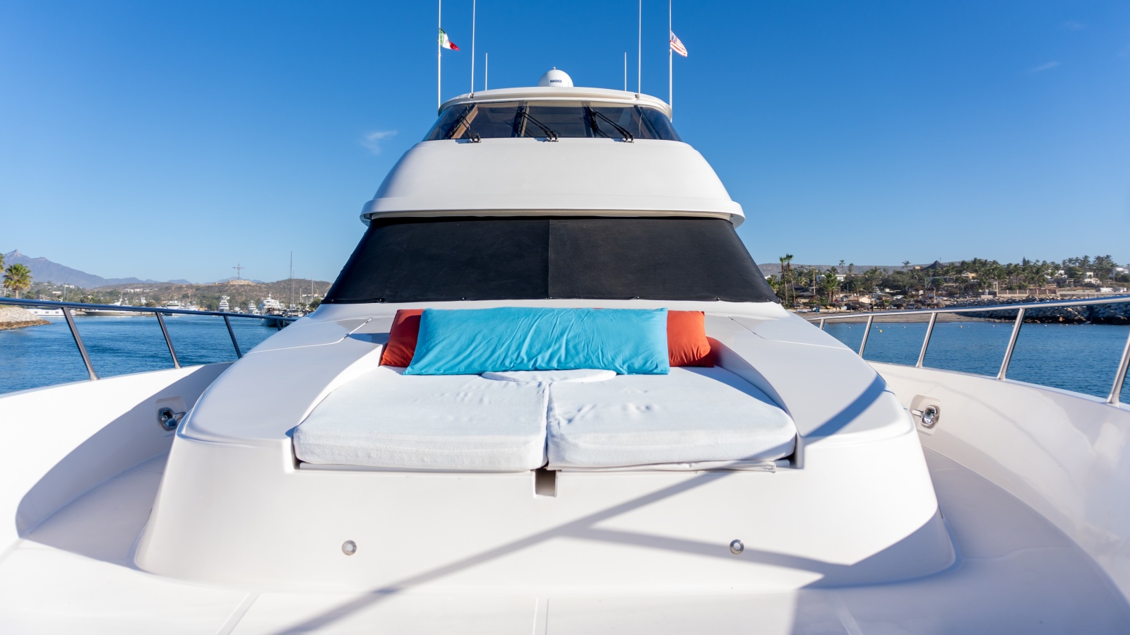 69' 2012 McKinna 69 Skylounge